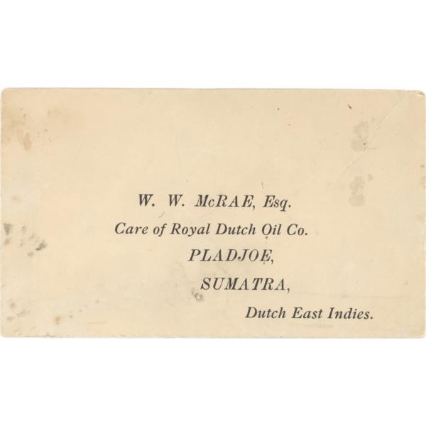 Enveloppe adressée à William McRae aux Indes orientales néerlandaises. Le message dit : Me W.W. McRae. A/S Royal Dutch Oil Co. PLADJOE, SUMATRA, Indes orientales néerlandaises.